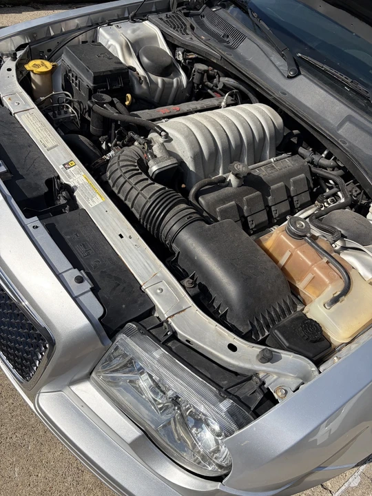 2010 Chrysler 300 (2005-2023) - Image 17 of 18