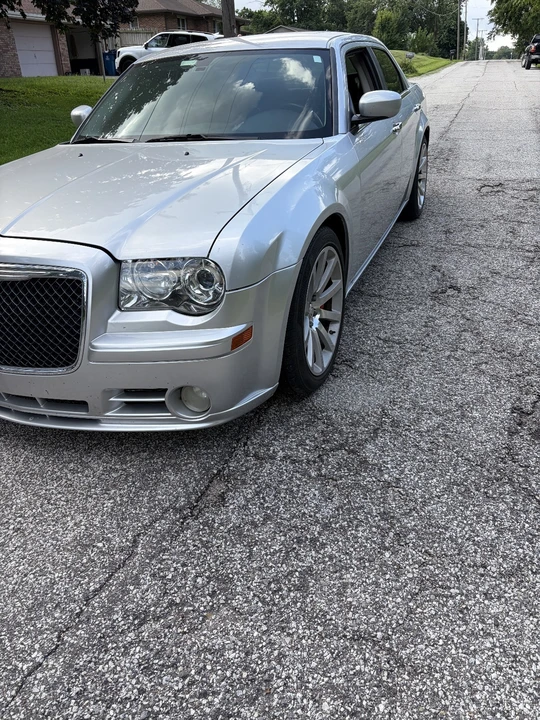 2010 Chrysler 300 (2005-2023) - Image 5 of 18