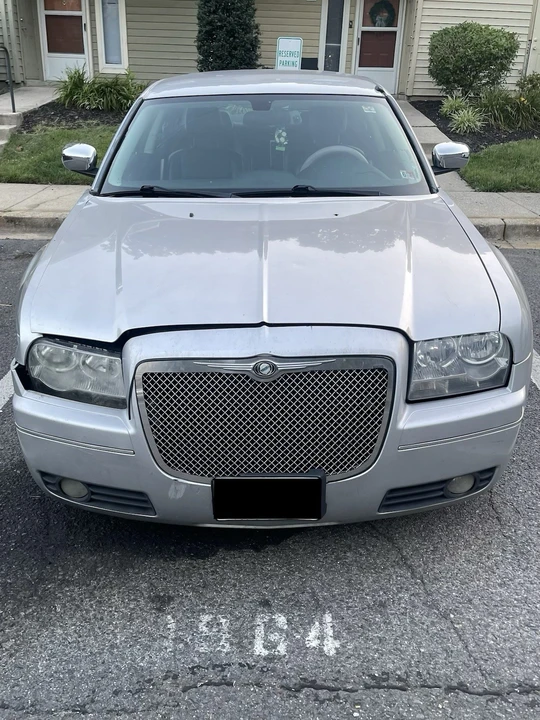 2010 Chrysler 300 (2005-2023) - Image 2 of 4