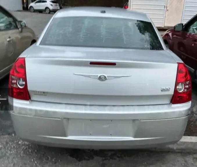 2010 Chrysler 300 (2005-2023) - Image 3 of 14