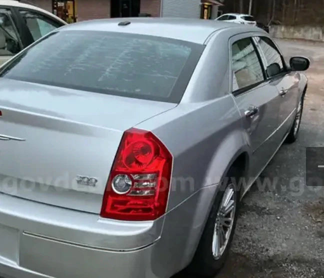 2010 Chrysler 300 (2005-2023) - Image 4 of 14