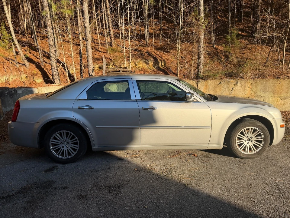 2010 Chrysler 300 (2005-2023) - Image 10 of 14