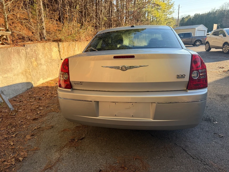 2010 Chrysler 300 (2005-2023) - Image 11 of 14