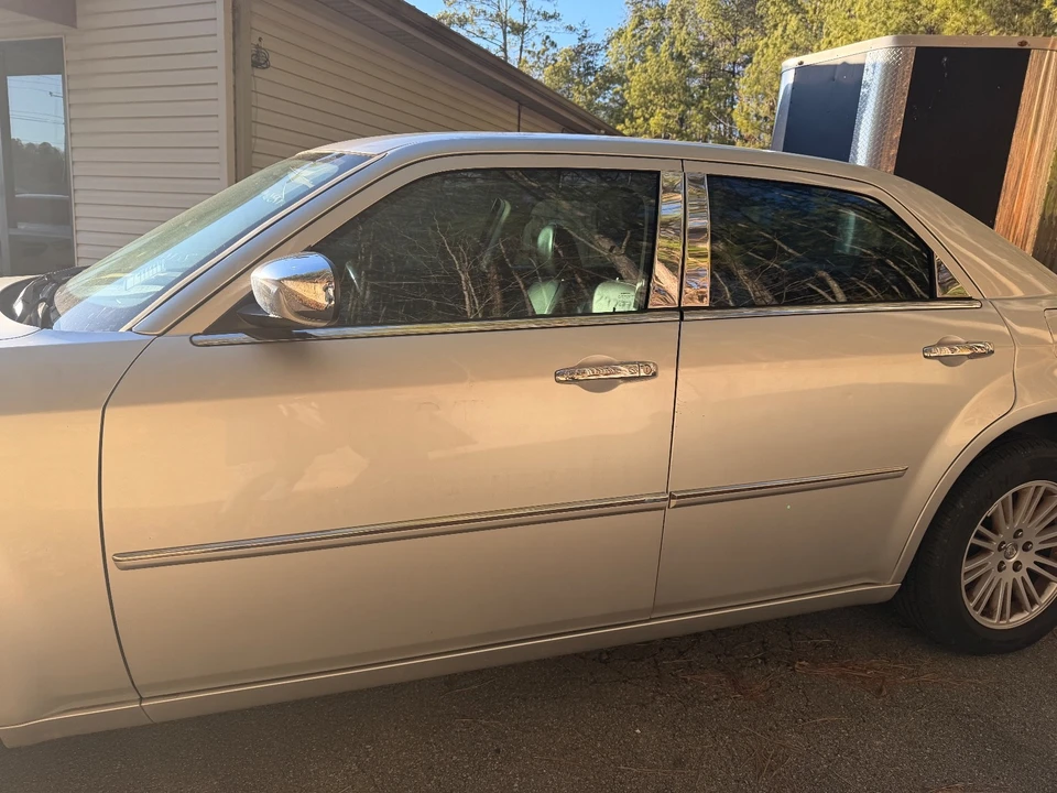 2010 Chrysler 300 (2005-2023) - Image 6 of 14