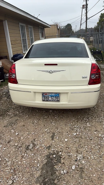 2010 Chrysler 300 (2005-2023) - Image 2 of 21