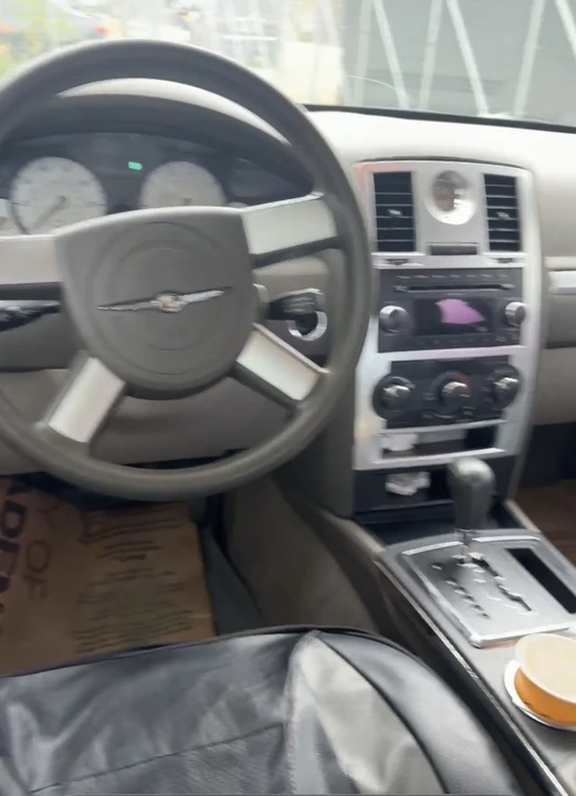 2010 Chrysler 300 (2005-2023) - Image 6 of 16