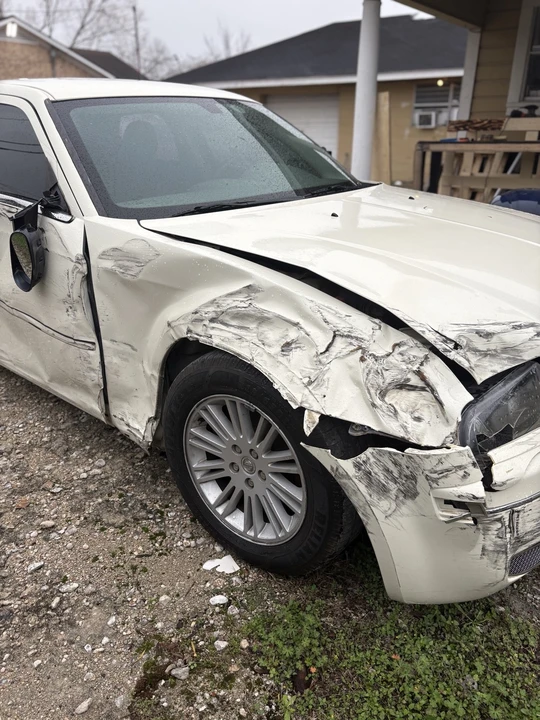 2010 Chrysler 300 (2005-2023) - Image 14 of 21