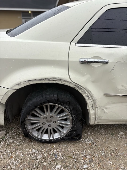 2010 Chrysler 300 (2005-2023) - Image 10 of 21