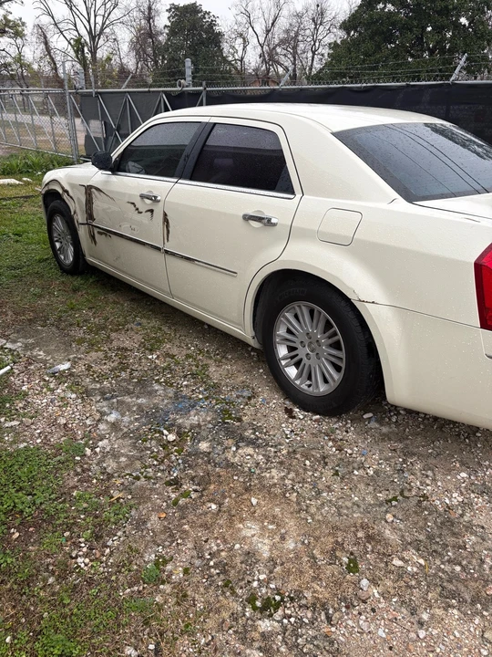 2010 Chrysler 300 (2005-2023) - Image 7 of 21