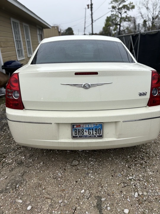 2010 Chrysler 300 (2005-2023) - Image 9 of 21