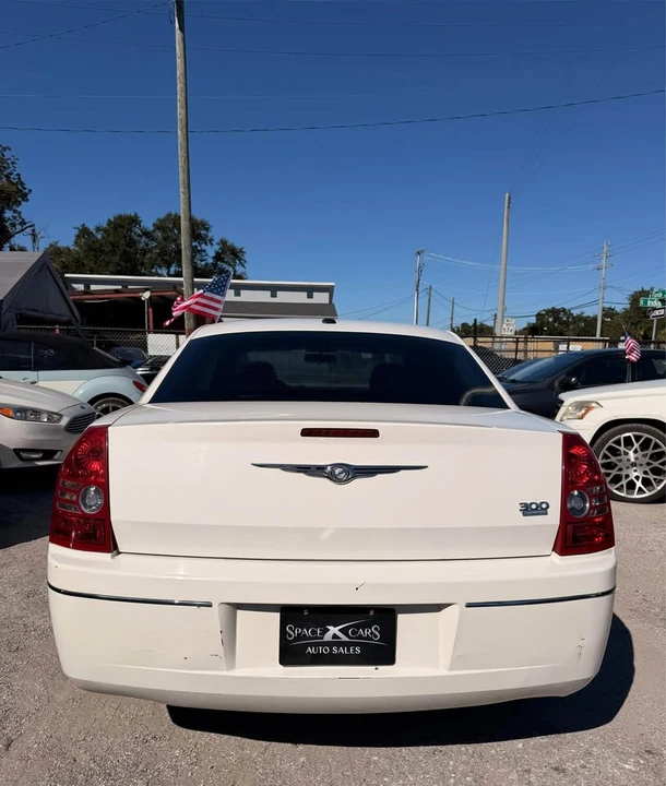 2010 Chrysler 300 (2005-2023) - Image 3 of 17