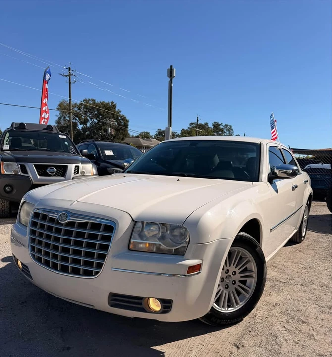 2010 Chrysler 300 (2005-2023) - Image 8 of 17