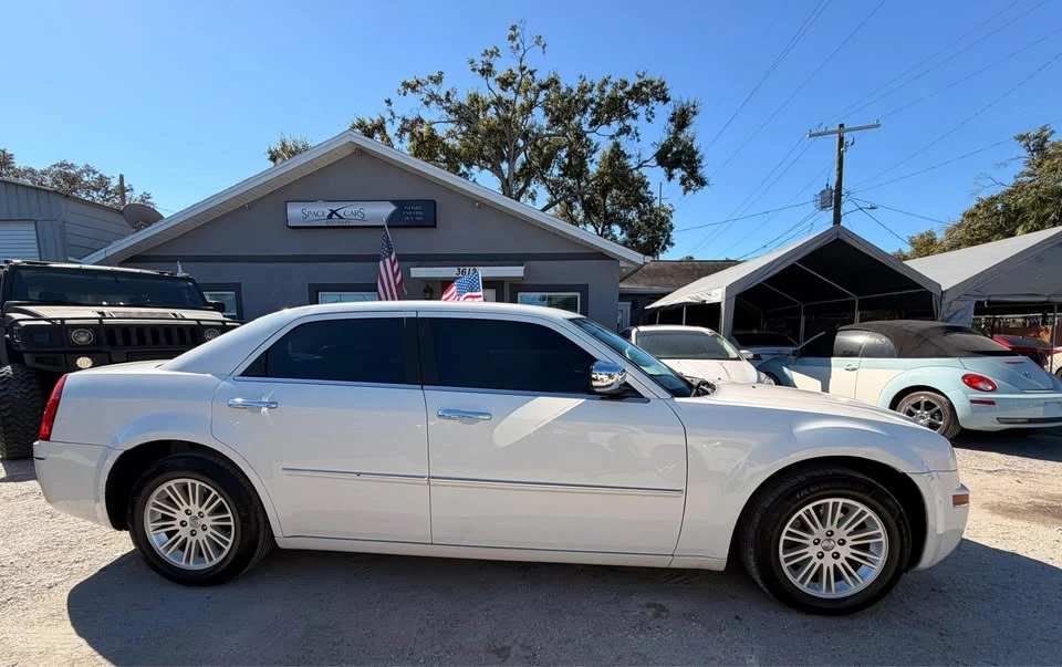 2010 Chrysler 300 (2005-2023) - Image 5 of 17