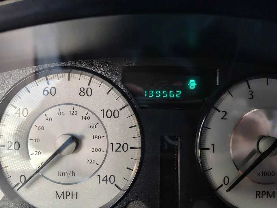 2010 Chrysler 300 (2005-2023) - Image 4 of 10
