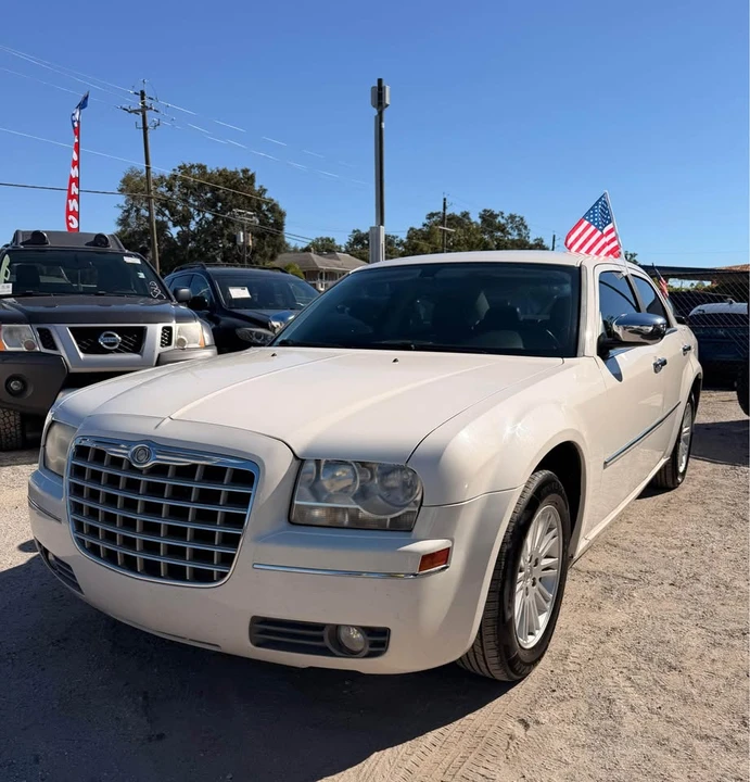 2010 Chrysler 300 (2005-2023) - Image 7 of 17