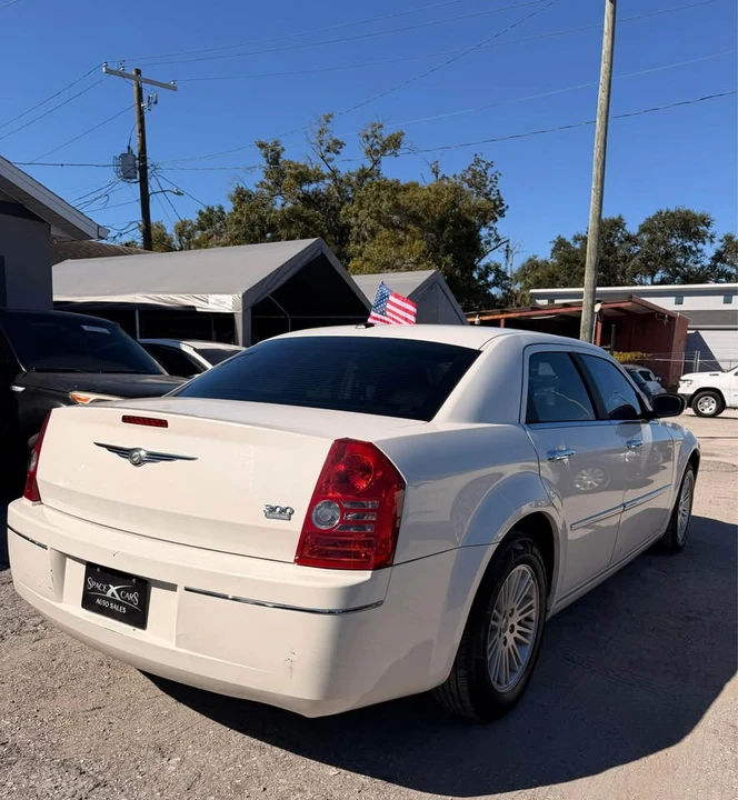 2010 Chrysler 300 (2005-2023) - Image 6 of 17