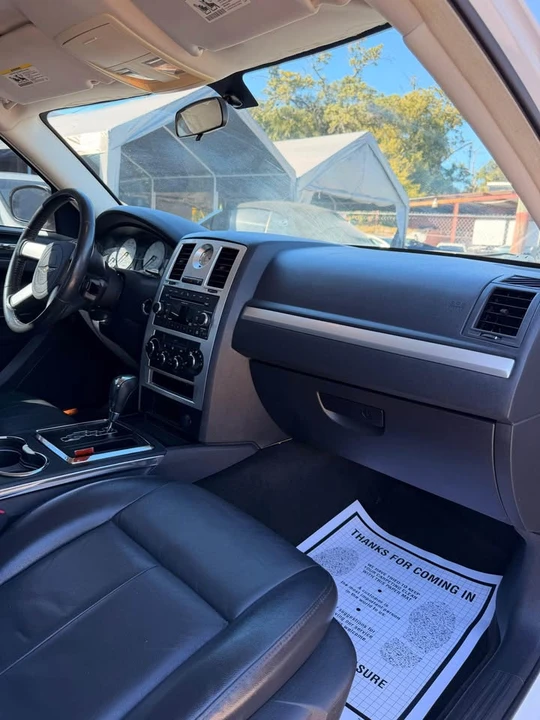 2010 Chrysler 300 (2005-2023) - Image 14 of 17
