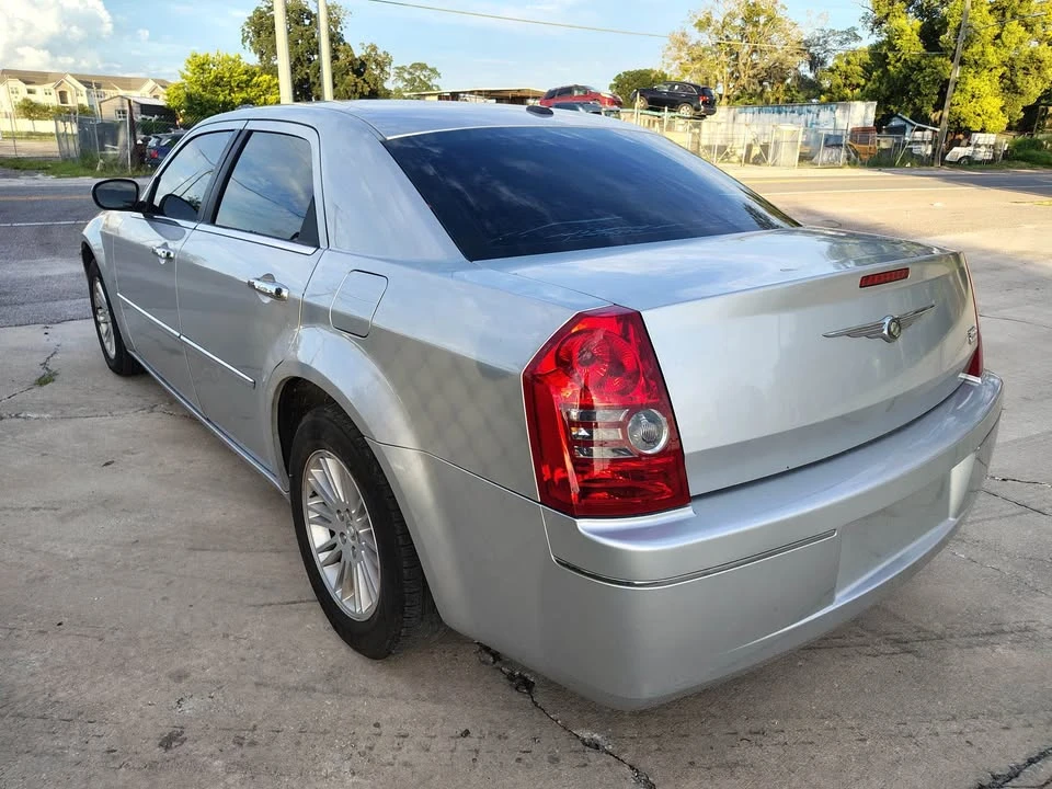 2010 Chrysler 300 (2005-2023) - Image 6 of 10