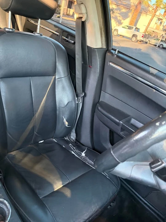 2010 Chrysler 300 (2005-2023) - Image 10 of 11