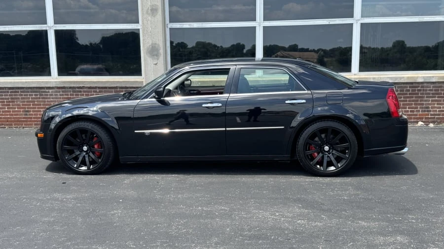 2010 Chrysler 300 (2005-2023) - Image 2 of 8
