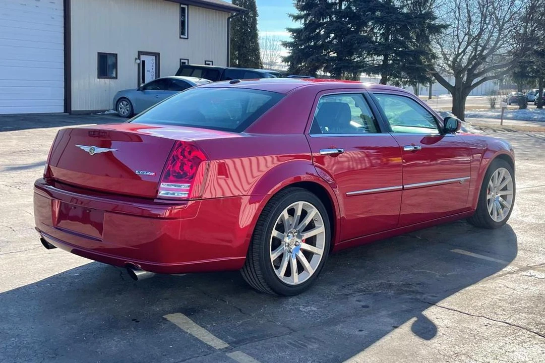 2010 Chrysler 300 (2005-2023) - Image 4 of 9