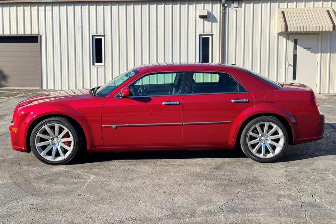 2010 Chrysler 300 (2005-2023) - Image 3 of 9