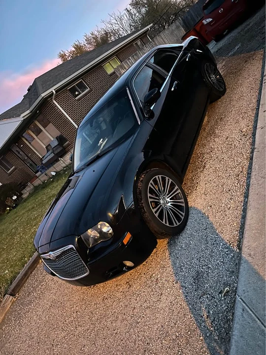 2010 Chrysler 300 (2005-2023) - Image 16 of 17