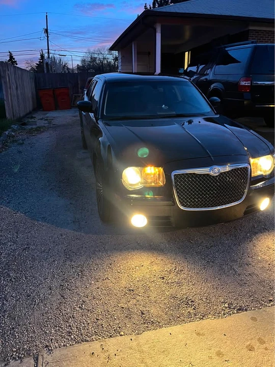 2010 Chrysler 300 (2005-2023) - Image 3 of 17