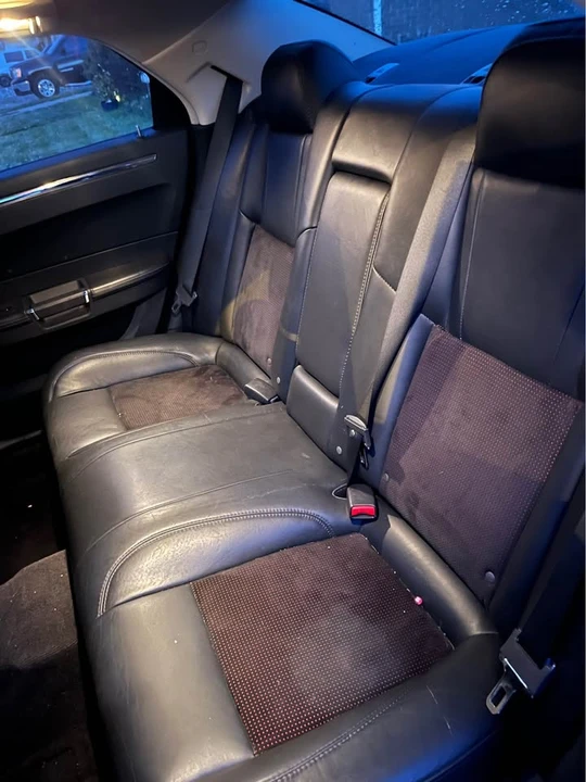2010 Chrysler 300 (2005-2023) - Image 12 of 17