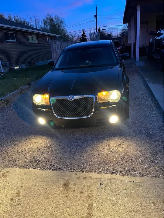 2010 Chrysler 300 (2005-2023) - Image 5 of 17