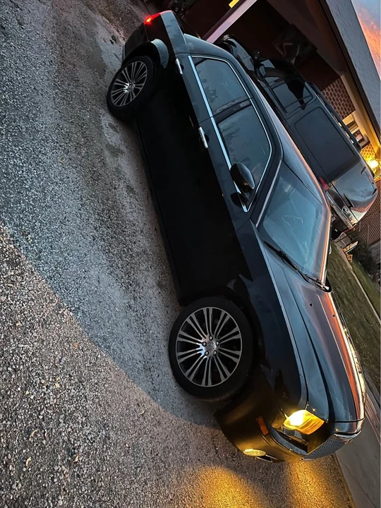 2010 Chrysler 300 (2005-2023) - Image 2 of 17