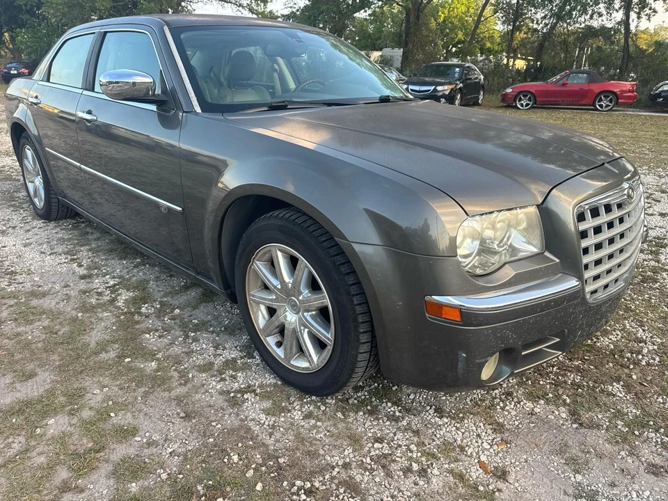 2010 Chrysler 300 (2005-2023) - Image 3 of 12