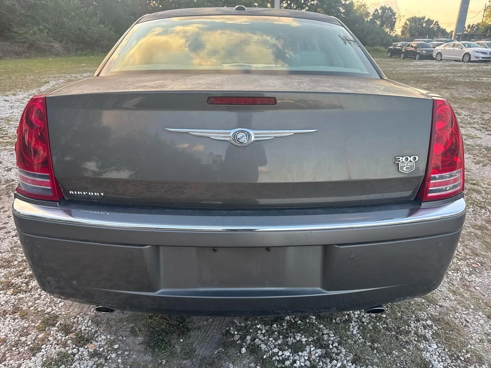 2010 Chrysler 300 (2005-2023) - Image 5 of 12