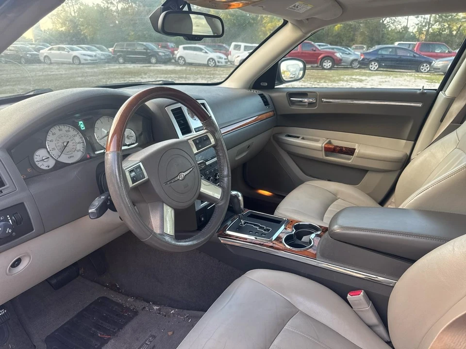 2010 Chrysler 300 (2005-2023) - Image 6 of 12