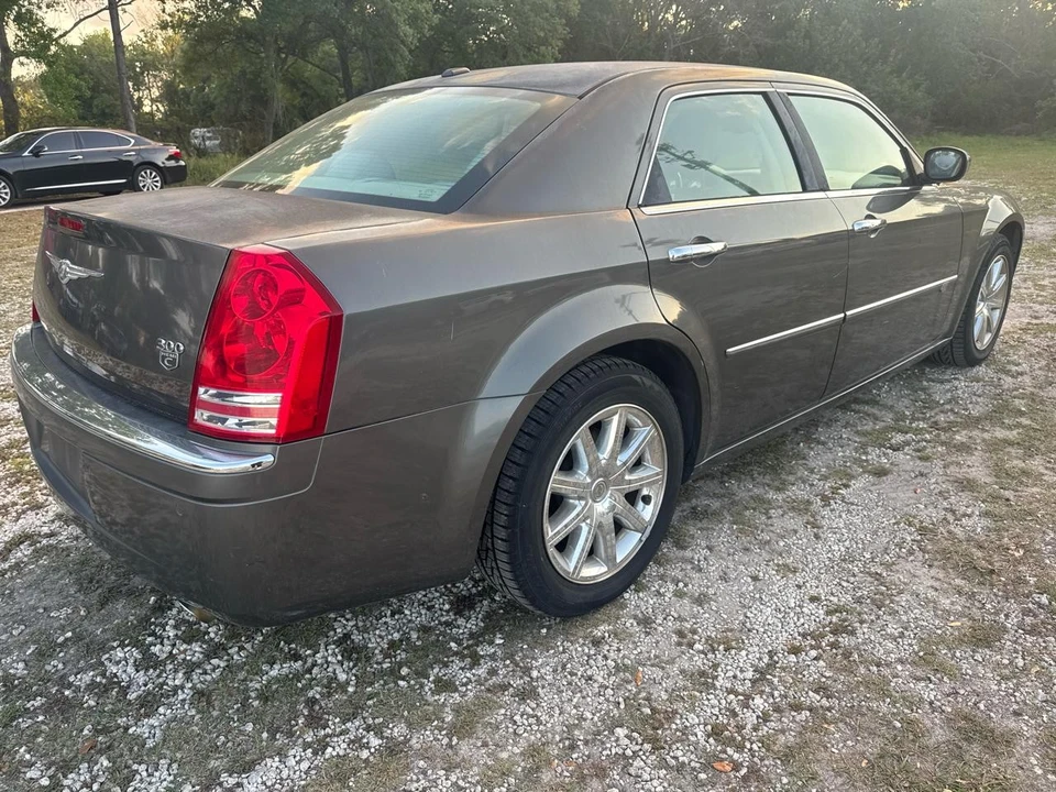 2010 Chrysler 300 (2005-2023) - Image 4 of 12