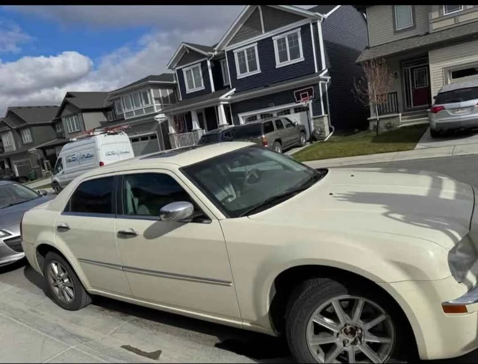 2010 Chrysler 300 (2005-2023) - Image 3 of 14