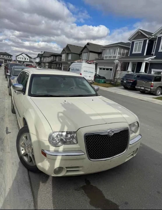 2010 Chrysler 300 (2005-2023) - Image 2 of 14