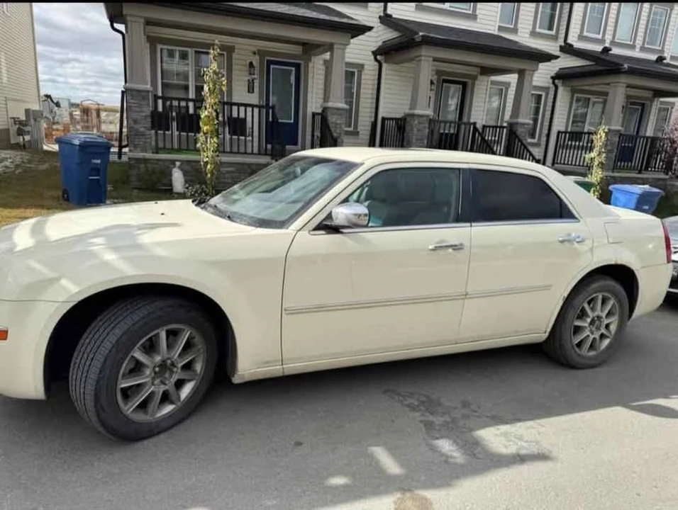 2010 Chrysler 300 (2005-2023) - Image 5 of 14