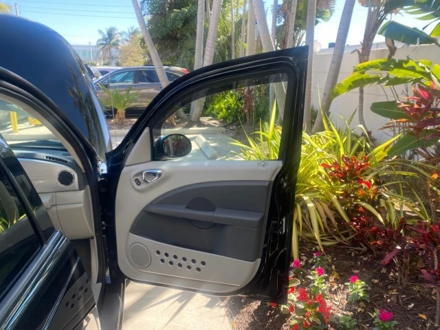 2010 Chrysler PT Cruiser - Image 12 of 21