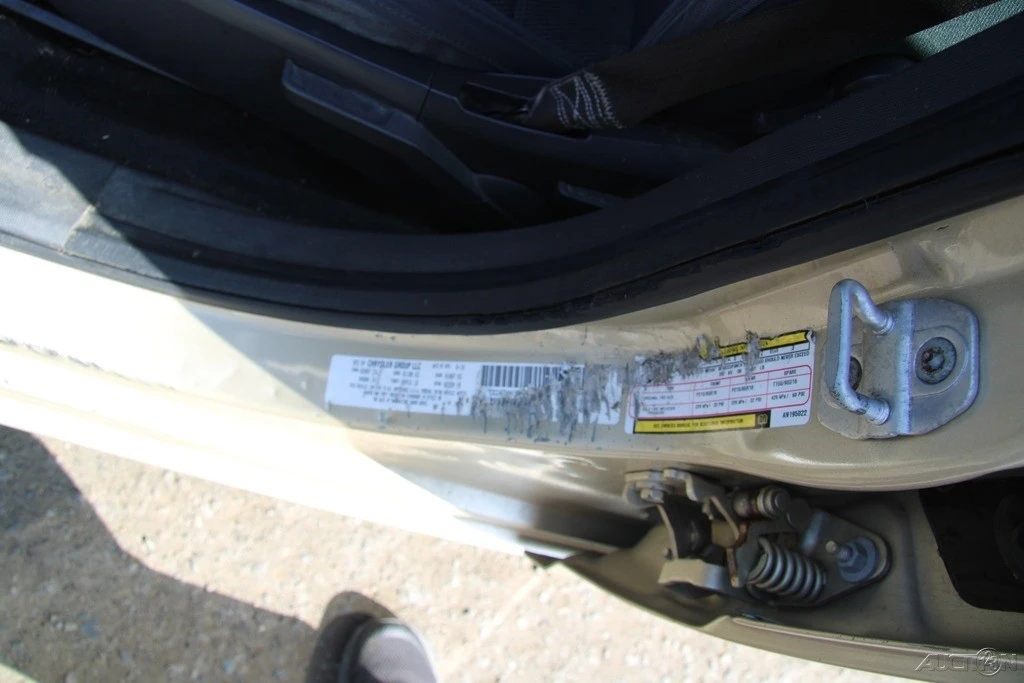 2010 Chrysler Sebring - Image 12 of 21