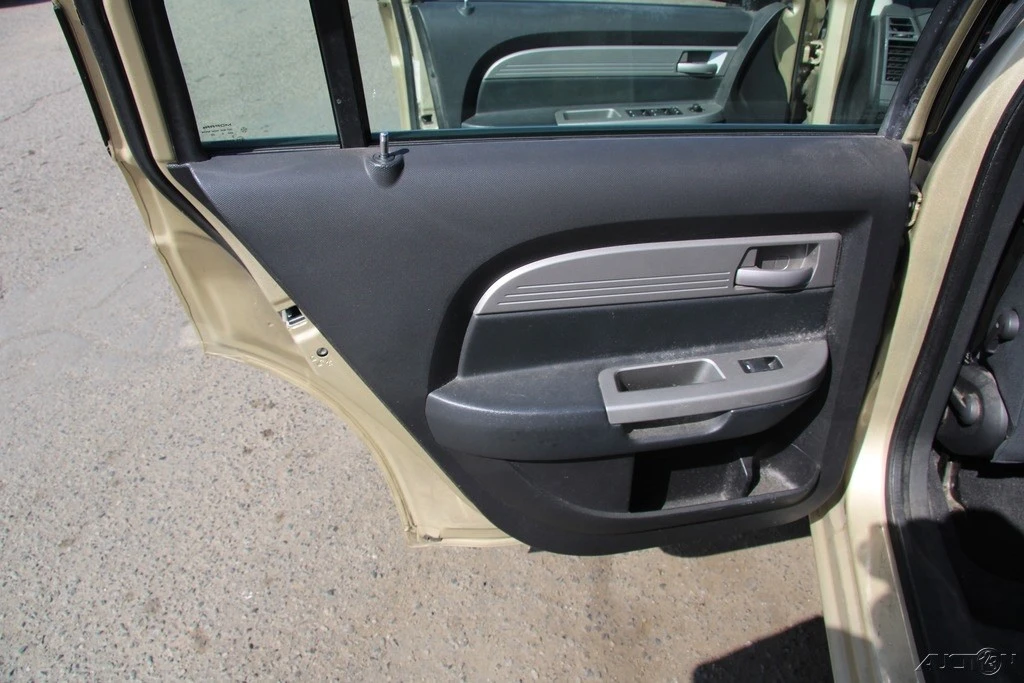 2010 Chrysler Sebring - Image 20 of 21