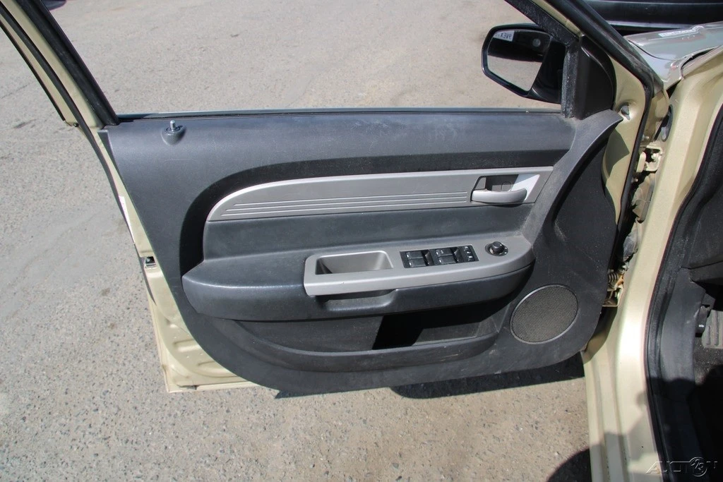 2010 Chrysler Sebring - Image 13 of 21
