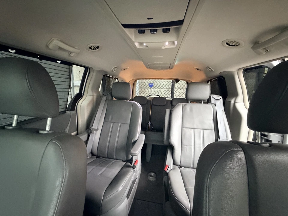 2010 Chrysler Town & Country - Image 12 of 19