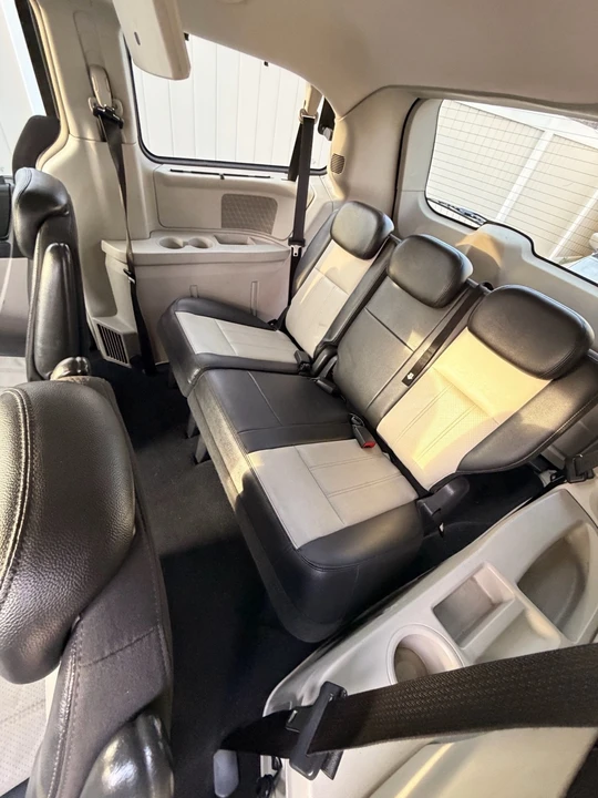 2010 Chrysler Town & Country - Image 10 of 18