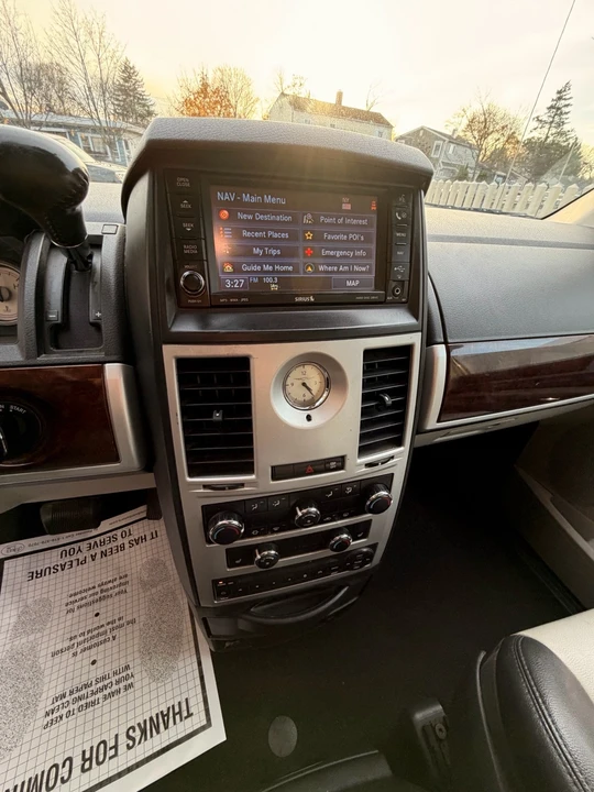 2010 Chrysler Town & Country - Image 13 of 18