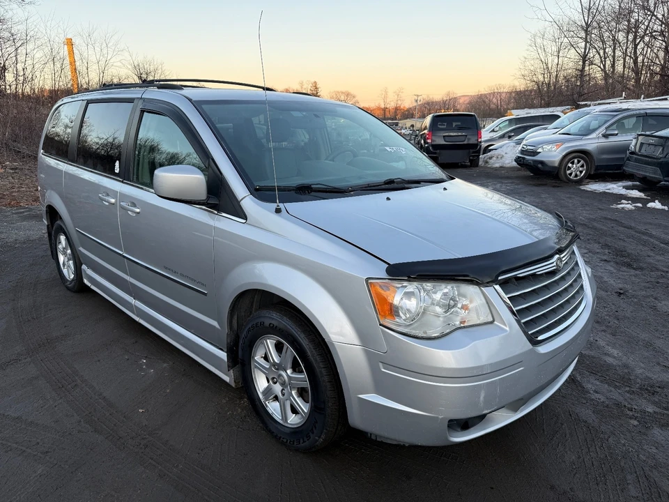 2010 Chrysler Town & Country - Image 7 of 20