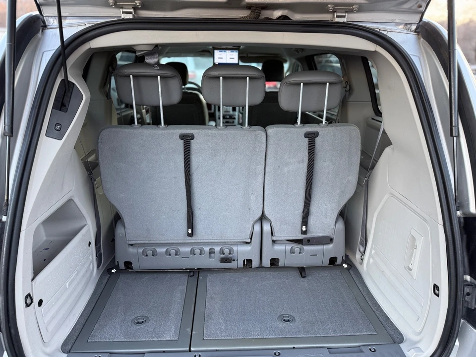 2010 Chrysler Town & Country - Image 19 of 20