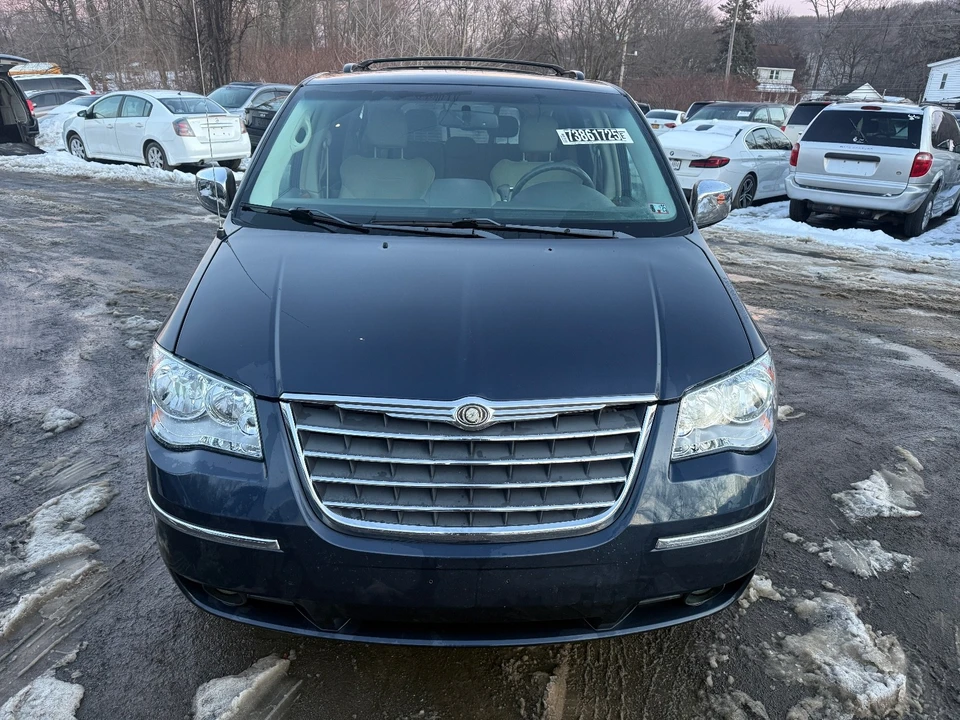 2010 Chrysler Town & Country - Image 8 of 19