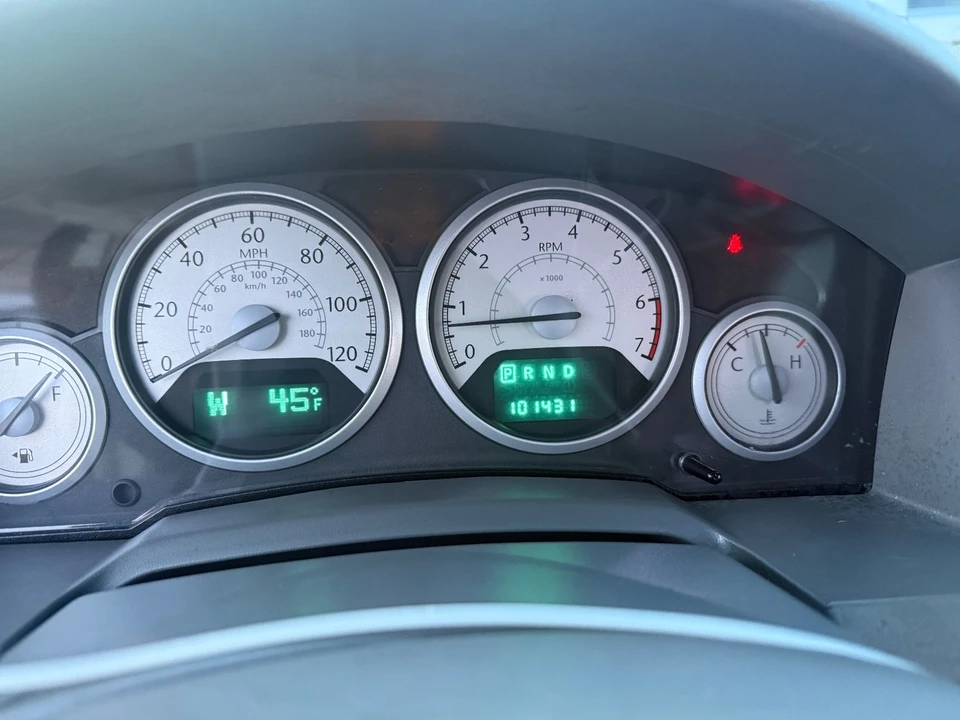2010 Chrysler Town & Country - Image 11 of 19