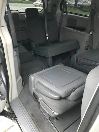2010 Chrysler Town & Country - Image 10 of 10